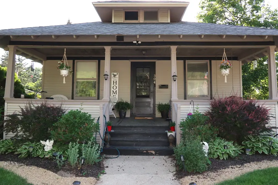 304 N Worth Avenue, Elgin, IL 60123 - #2