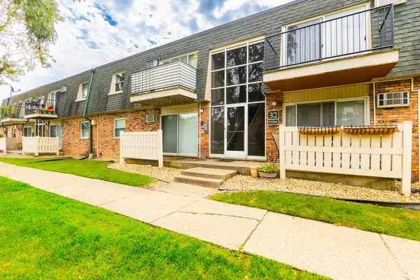 9994 S 84th Terrace #310, Palos Hills, IL 60465