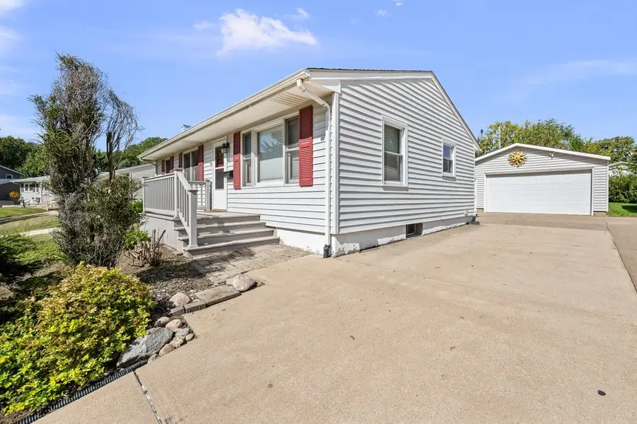 3232 W 15th Street, Davenport, IA 52804 - #3