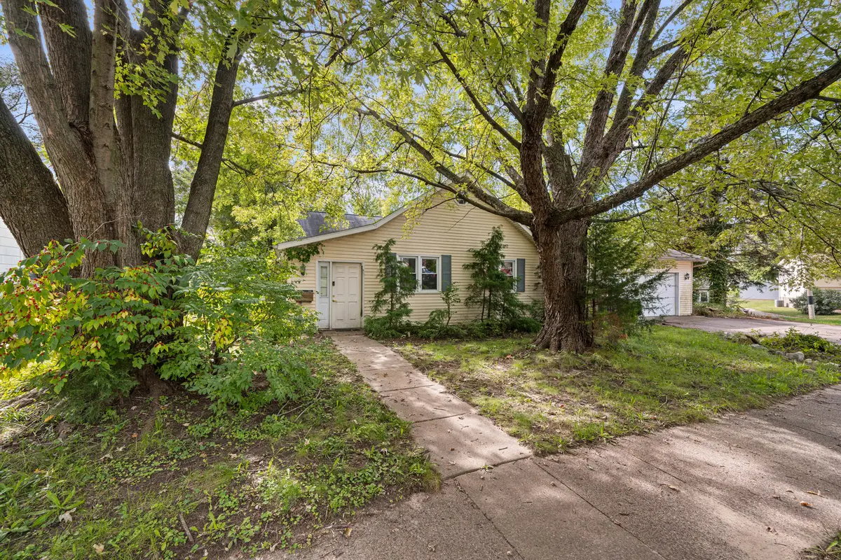 408 W Fulliam Avenue, Muscatine, IA 52761 - #1
