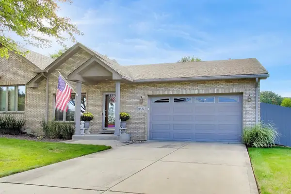 11S352 Deer Trail Court, Burr Ridge, IL 60527