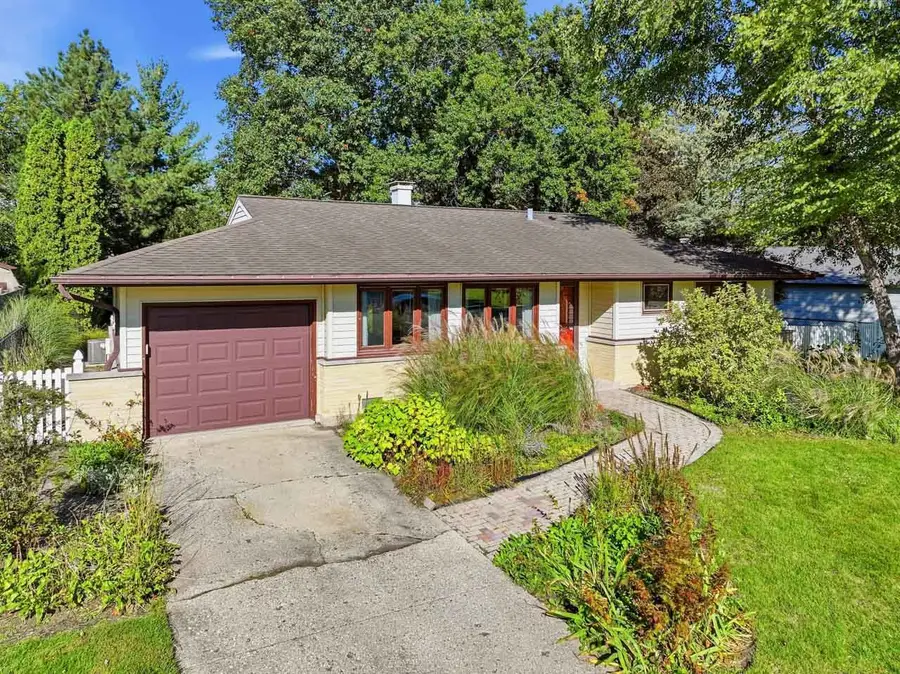 540 Edgewood Lane, Elk Grove Village, IL 60007 - #2