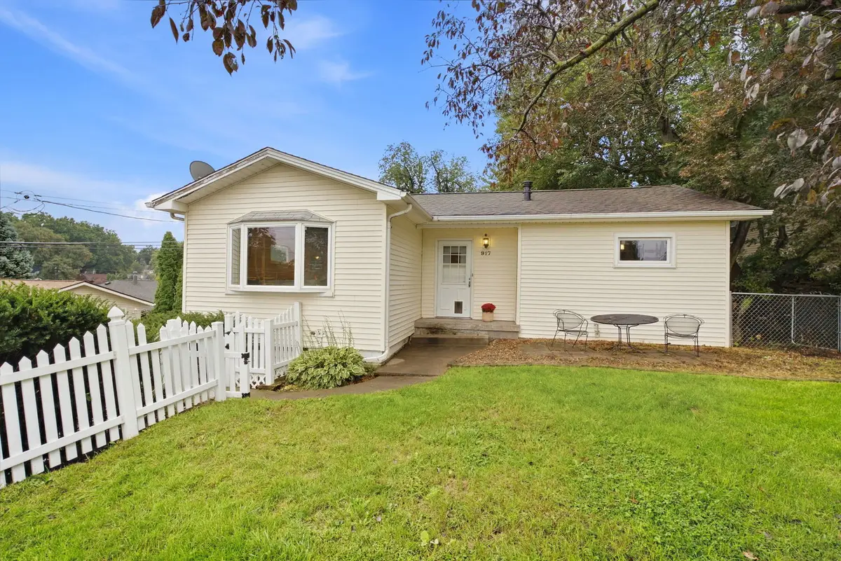 917 W Central Park Avenue, Davenport, IA 52804 - #1