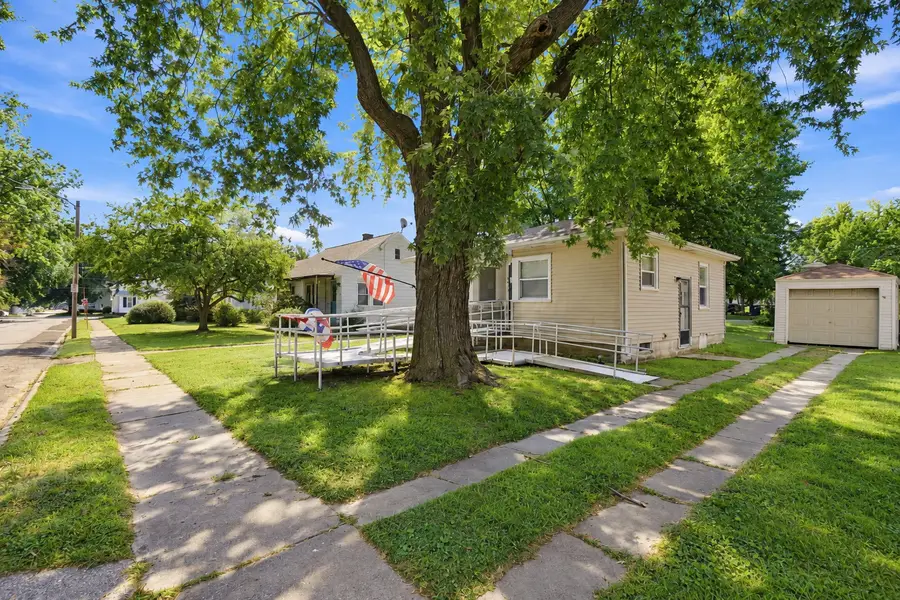 331 W 29th Street, Davenport, IA 52803 - #3