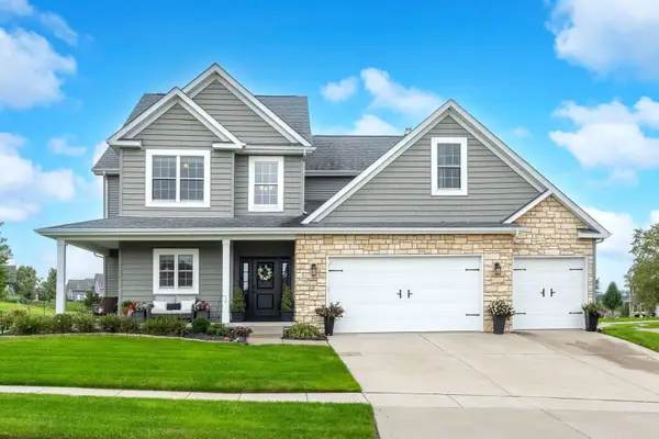 32 Blackstone Way, LeClaire, IA 52753