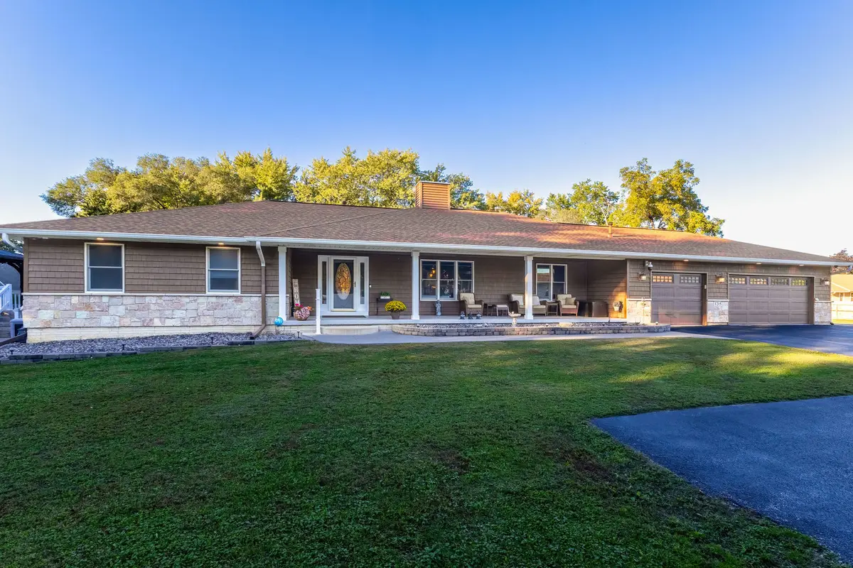 1215 53rd Street, Moline, IL 61265 - #1