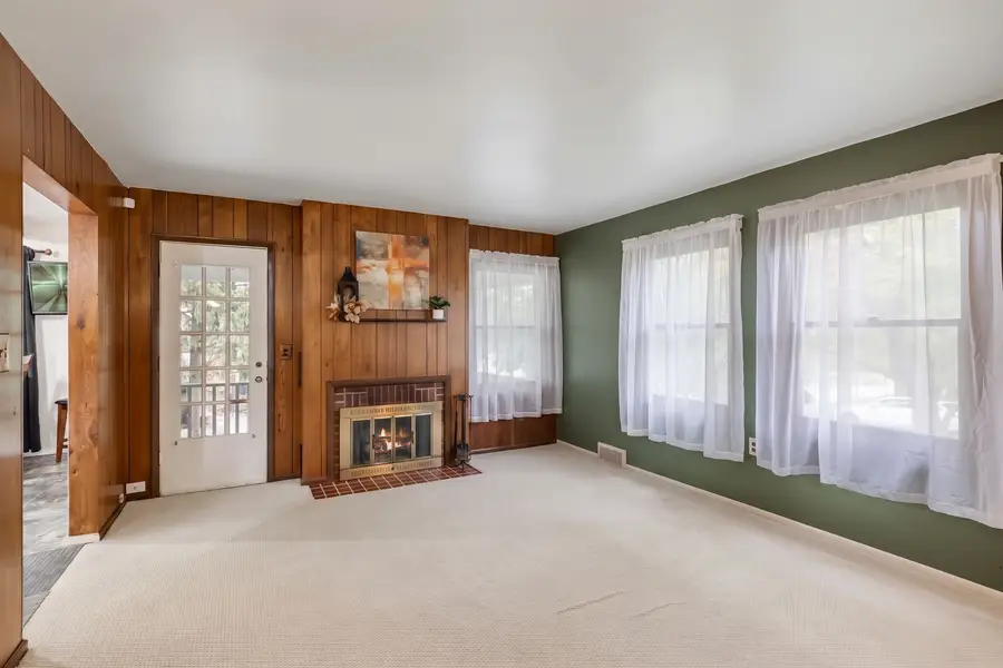 804 Roosevelt Road, Woodstock, IL 60098 - #3