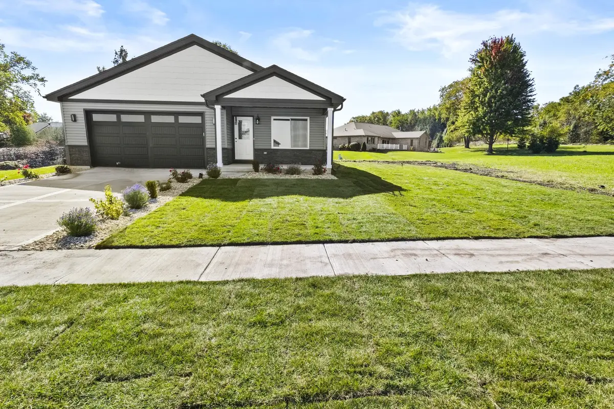 410 E Butler Avenue, Grant Park, IL 60940 - #1