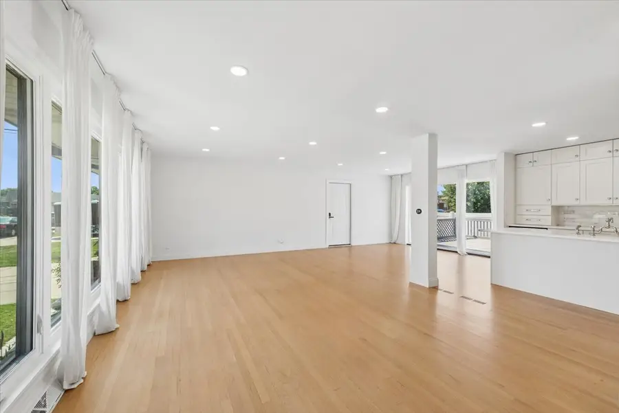 8425 W Sunnyside Avenue, Chicago, IL 60656 - #2