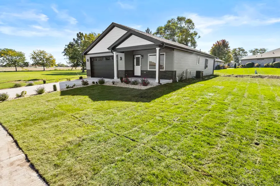412 E Butler Avenue, Grant Park, IL 60940 - #3