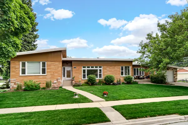 9157 S Avers Avenue, Evergreen Park, IL 60805