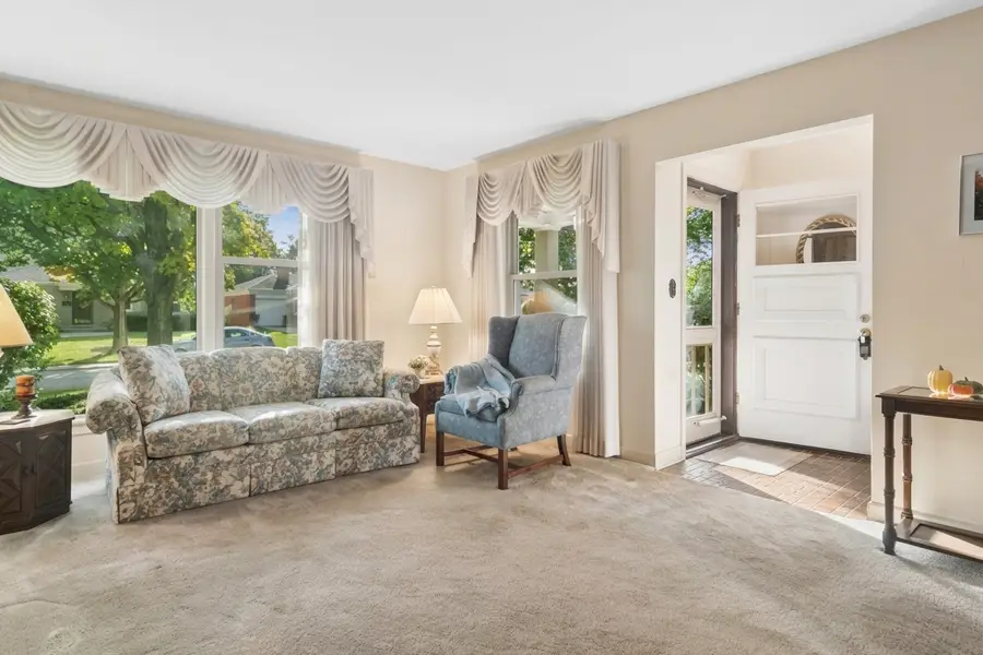 208 N Brighton Place, Arlington Heights, IL 60004 - #3