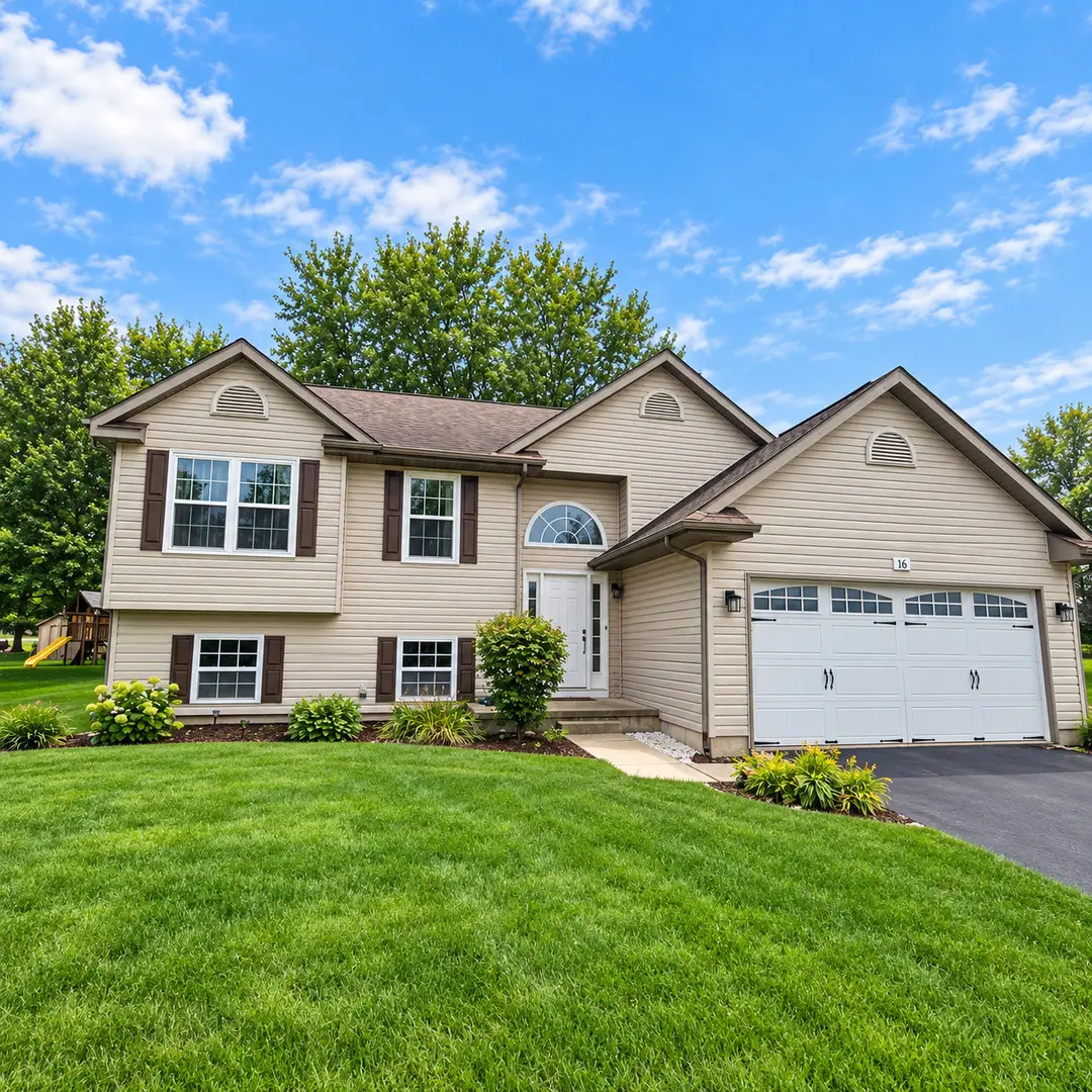 16 King Henry Road, Poplar Grove, IL 61065 - #1