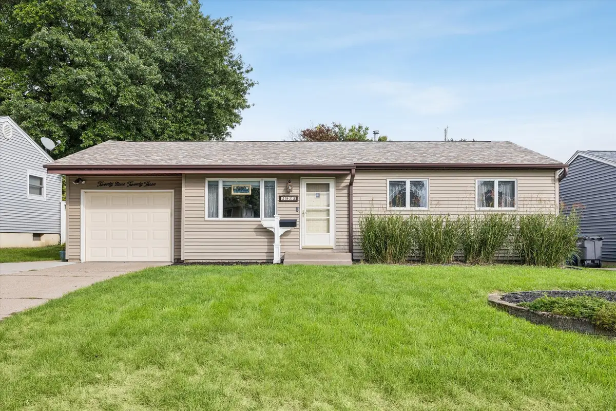 2923 Cypress Drive, Bettendorf, IA 52722 - #1
