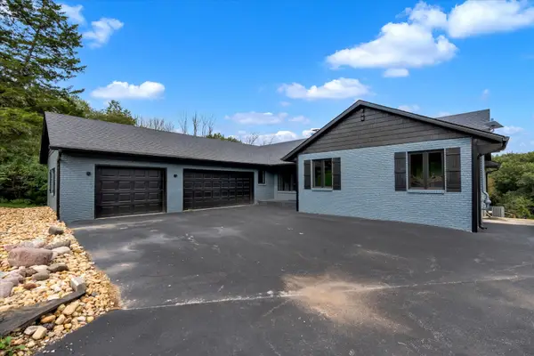 11700 61st Avenue Place, Blue Grass, IA 52726