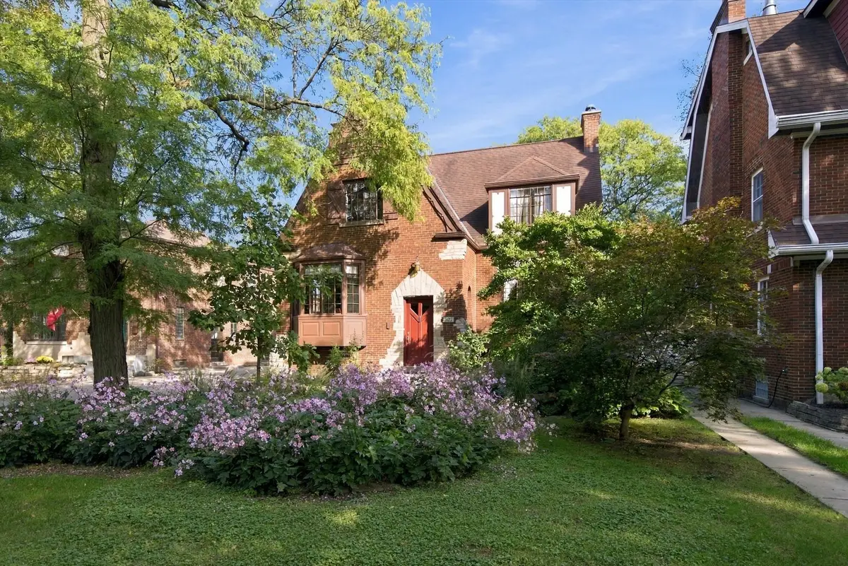 327 Selborne Road, Riverside, IL 60546 - #1
