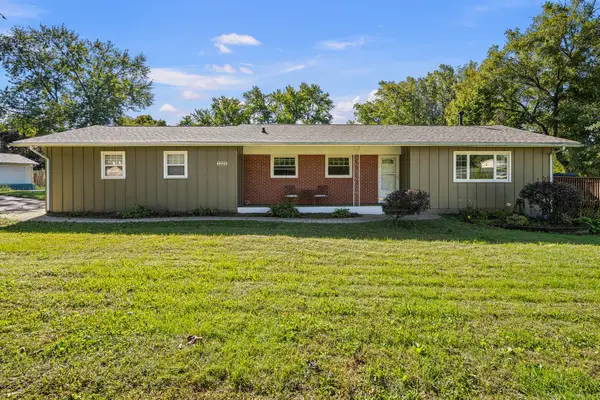 1223 Hillside Drive, Bettendorf, IA 52722