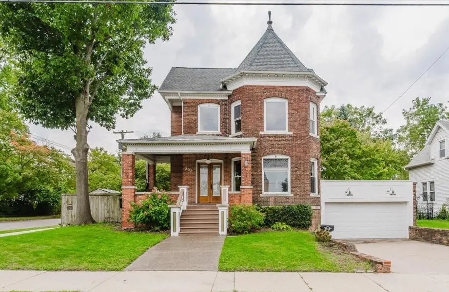 302 W Wood Street, Bloomington, IL 61701 - #1