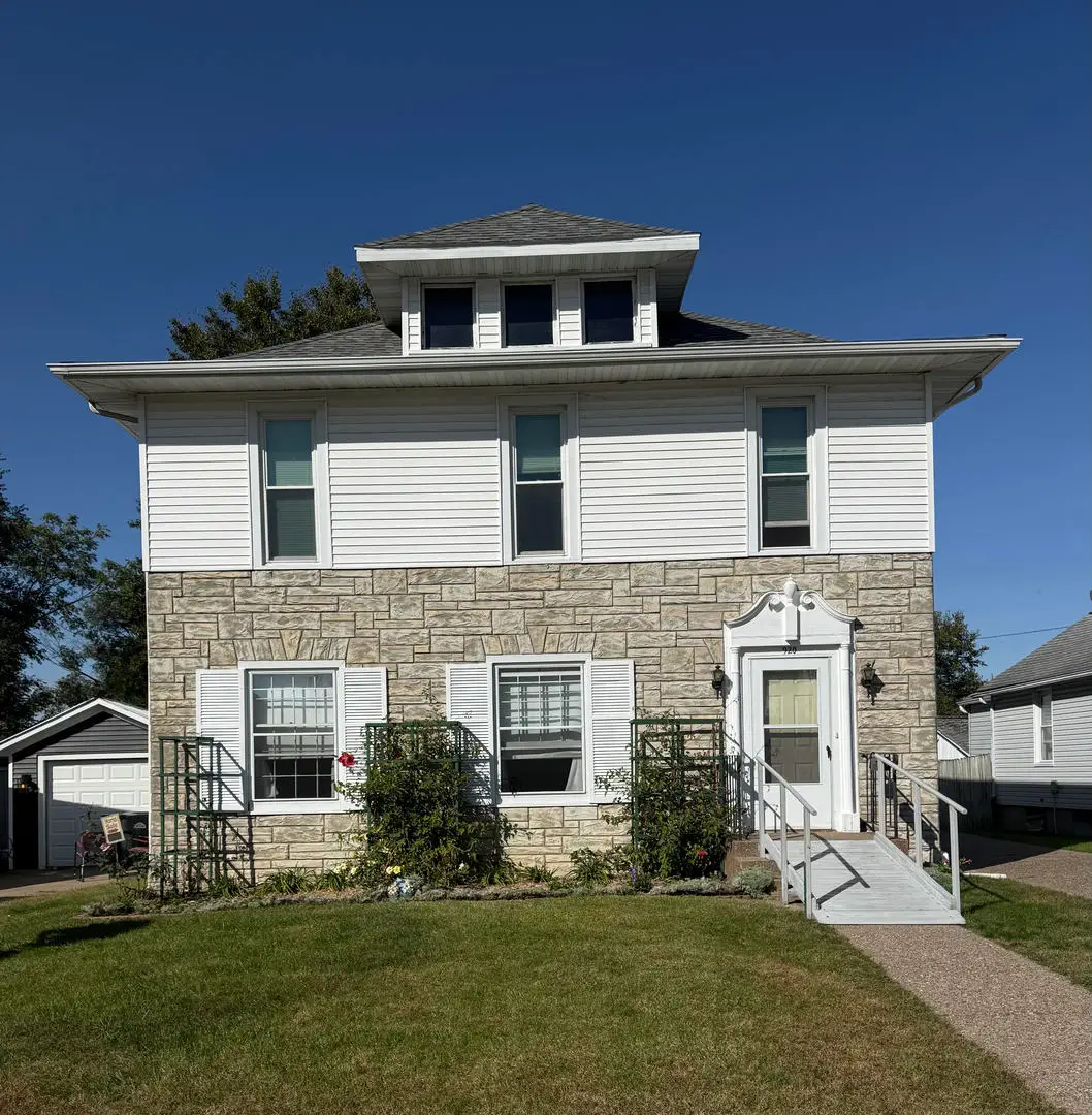 920 11th Avenue, Clinton, IA 52732 - #1