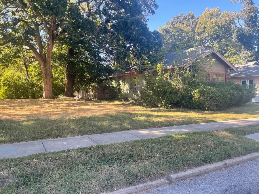 406 S Forest Avenue, Carbondale, IL 62901 - #3