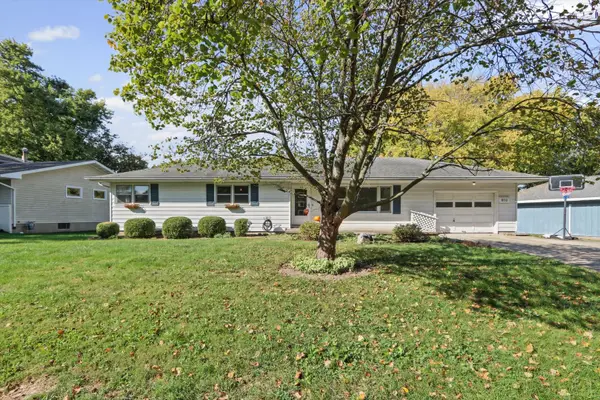 810 Longview Road, Monticello, IL 61856