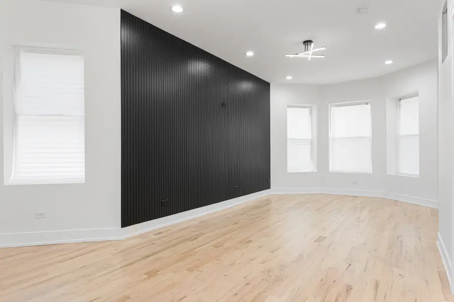 6627 S Saint Lawrence Avenue, Chicago, IL 60637 - #3
