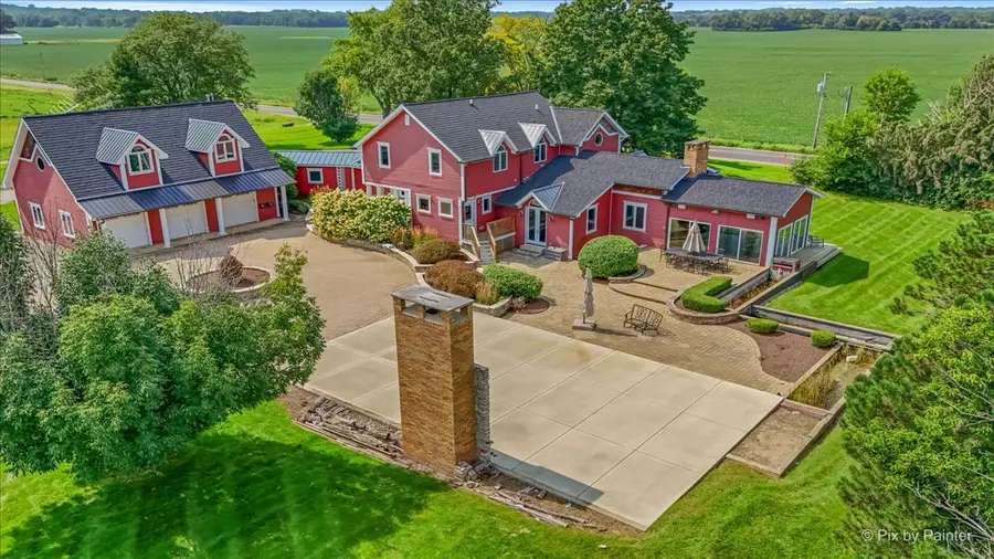 202 N Queen Anne Road, Woodstock, IL 60098 - #2