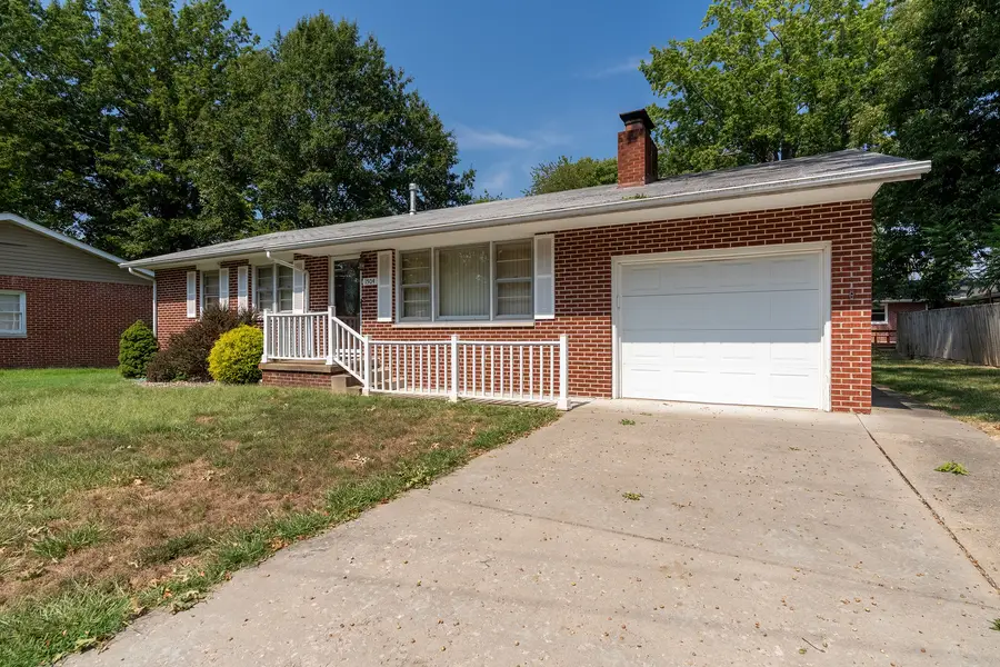 1504 W Walnut Street, Carbondale, IL 62901 - #2