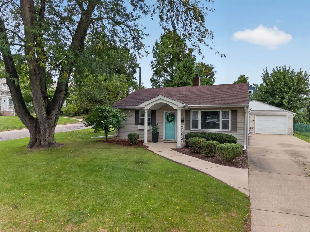 638 Moore Street, Ottawa, IL 61350 - #1