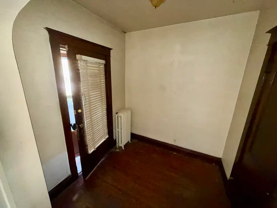 564 E Cass Street, Joliet, IL 60432 - #3