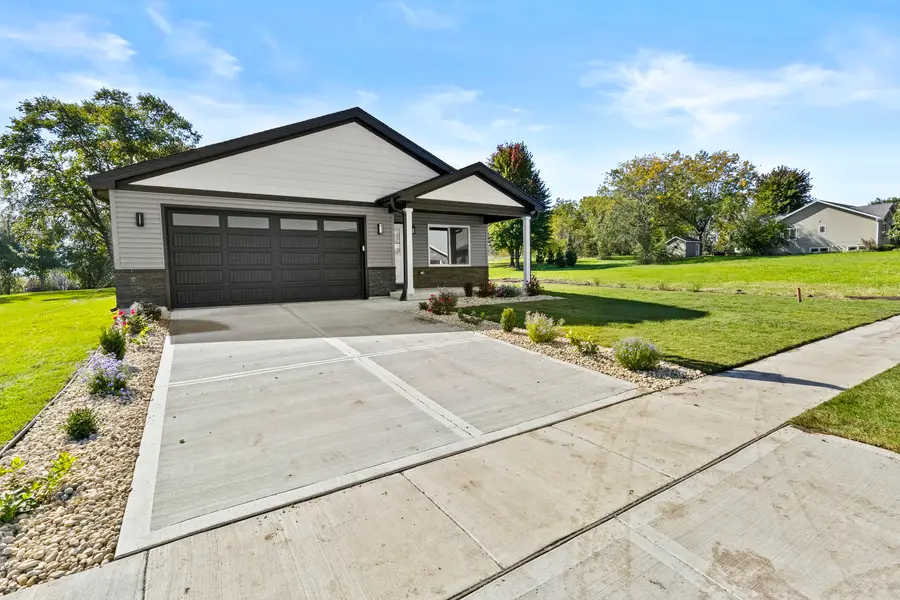 408 E Butler Avenue, Grant Park, IL 60940 - #2