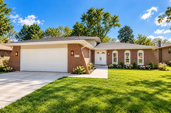 11226 S Deerpath Lane, Palos Hills, IL 60465