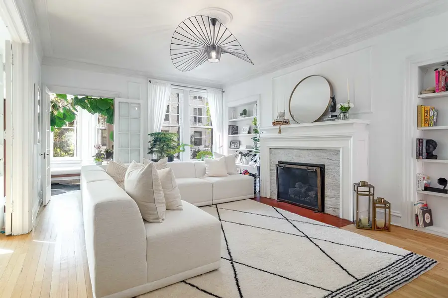 450 W Surf Street #1, Chicago, IL 60657 - #3