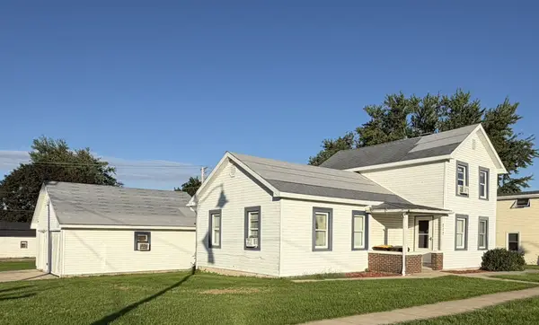 217 W Railroad Street, Lena, IL 61048