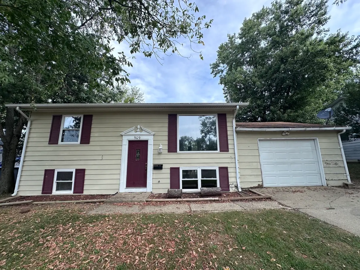 909 Sunset Ridge, Danville, IL 61832 - #1