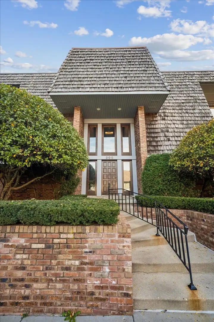 200 Red Top Drive #304, Libertyville, IL 60048 - #2