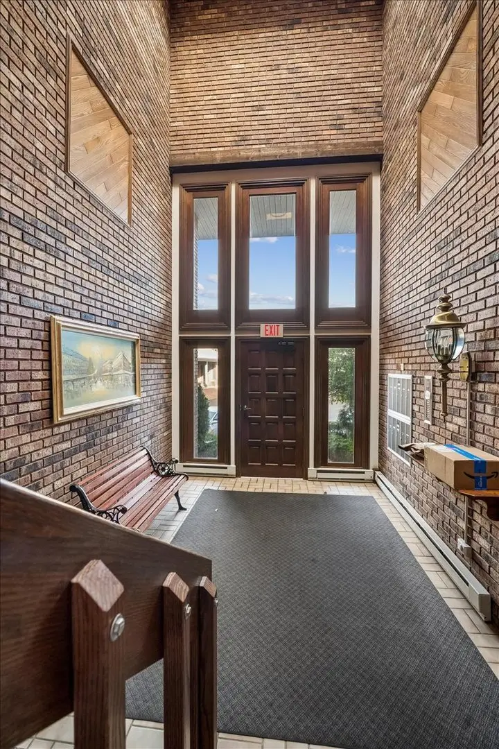 200 Red Top Drive #304, Libertyville, IL 60048 - #3