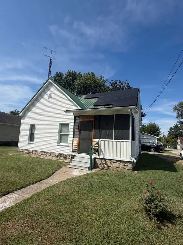 405 S State Street, Christopher, IL 62822