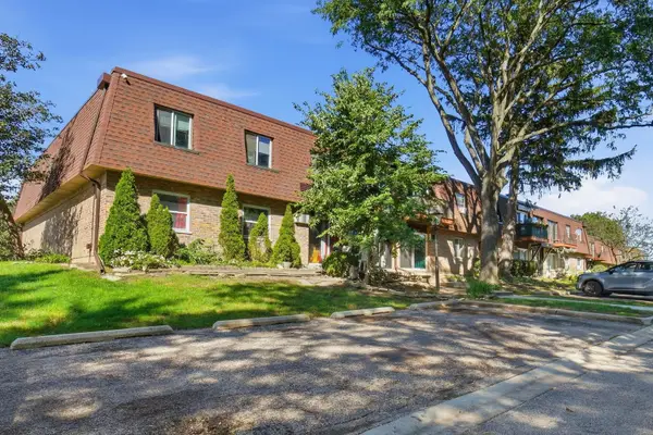 735 Grove Drive #214, Buffalo Grove, IL 60089
