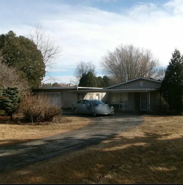 2435 E 41st Street, Davenport, IA 52807