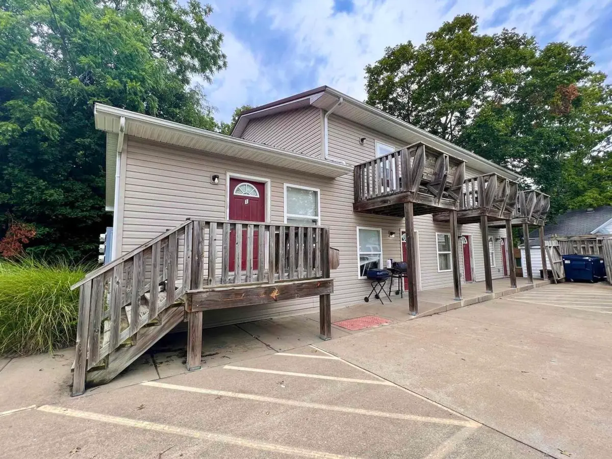310 E College Street, Carbondale, IL 62901 - #1