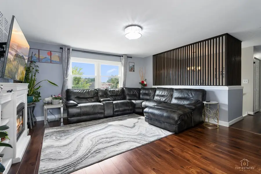 1160 Warwick Circle N, Hoffman Estates, IL 60169 - #3