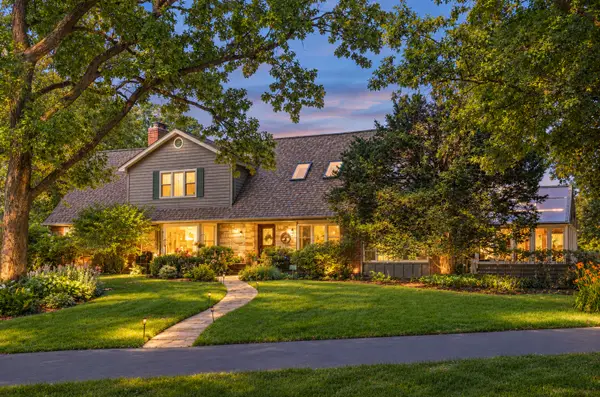 27W118 Cove Lane, Warrenville, IL 60555