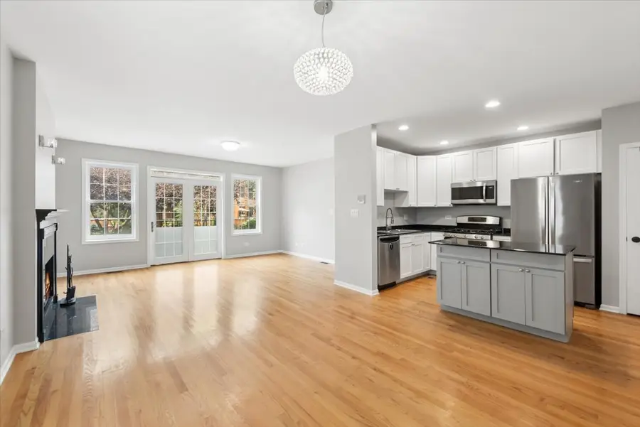853 W Lakeside Place #1W, Chicago, IL 60640 - #2