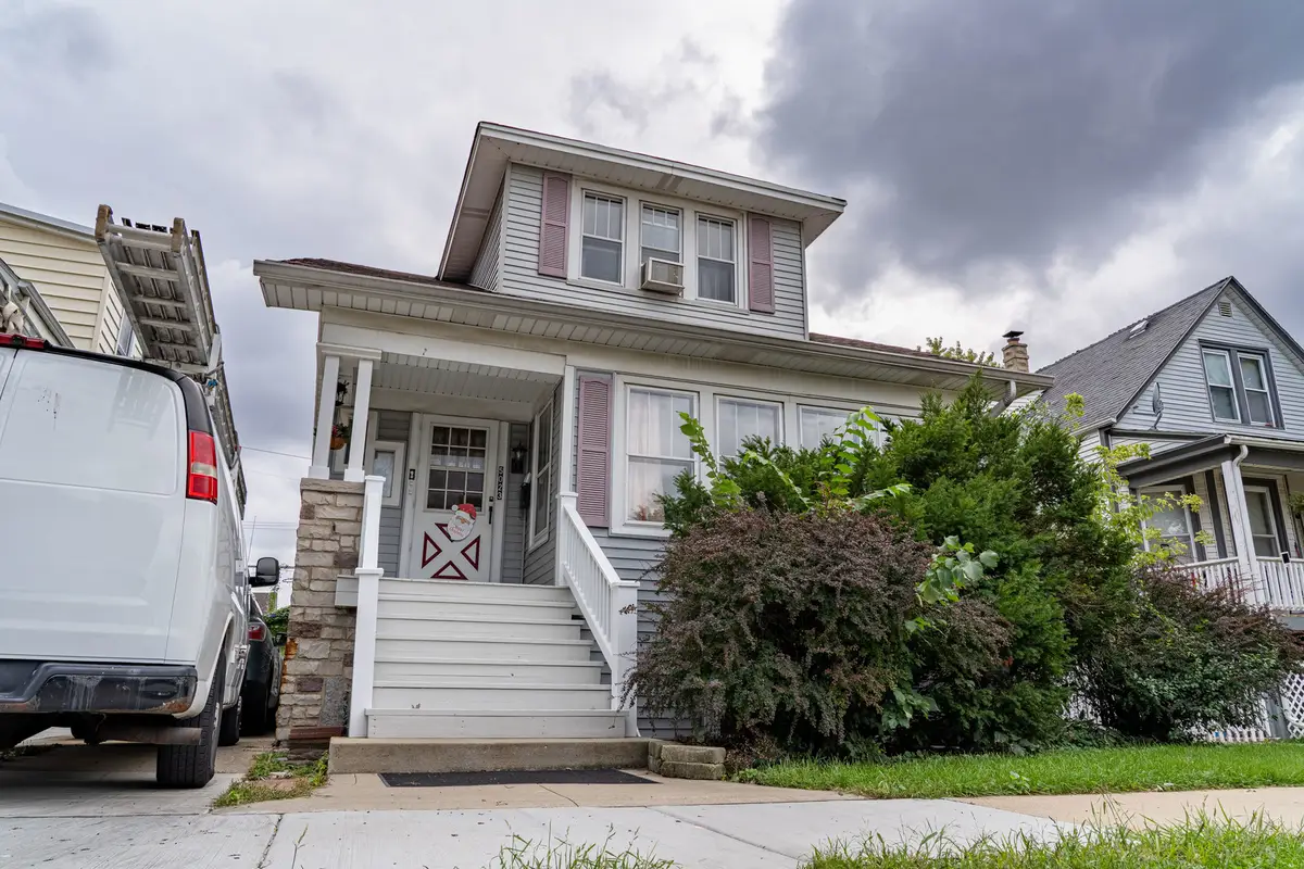 5023 W Eddy Street, Chicago, IL 60641 - #1