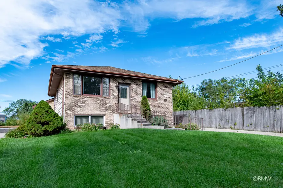 4 N 270 9th Avenue, Addison, IL 60101 - #2