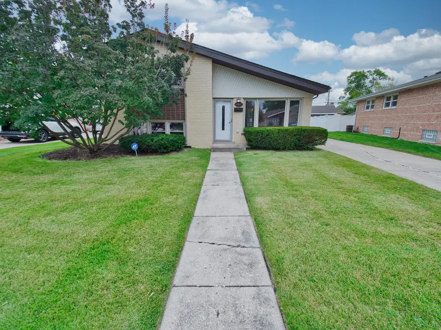 10107 Lawrence Court, Oak Lawn, IL 60453 - #3