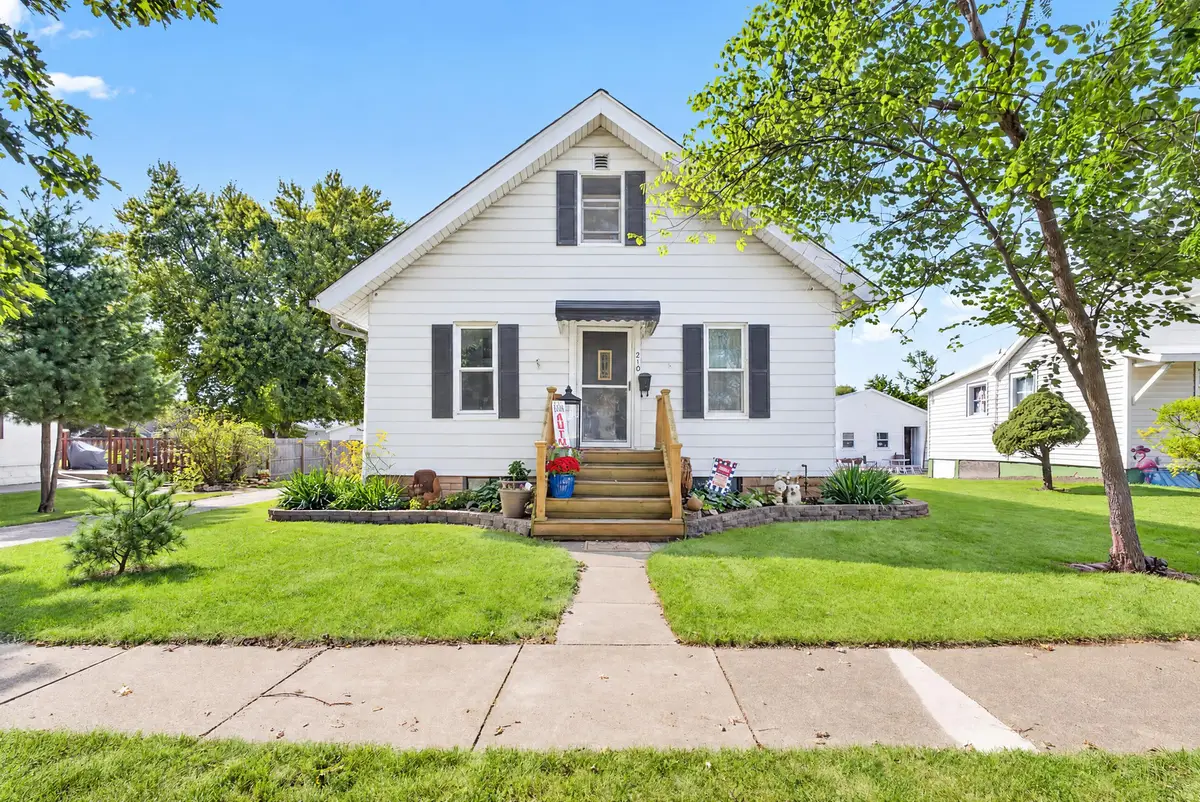 210 S 10th Street, Rochelle, IL 61068 - #1