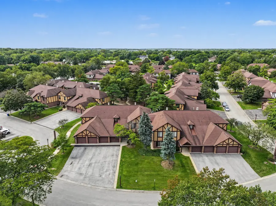 1774 Gloucester Court #C, Wheaton, IL 60189 - #2
