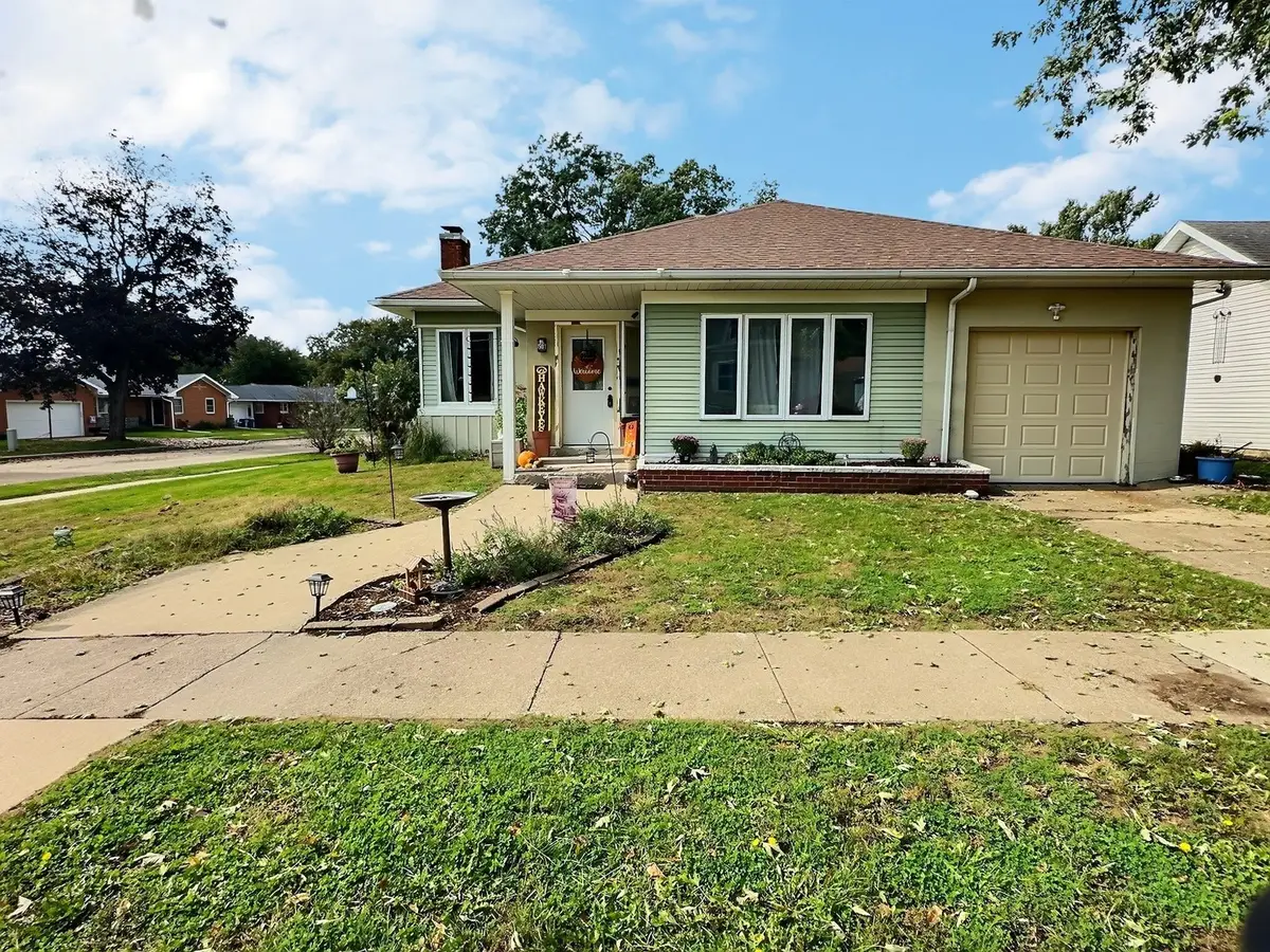 501 9th Avenue, De Witt, IA 52742 - #1